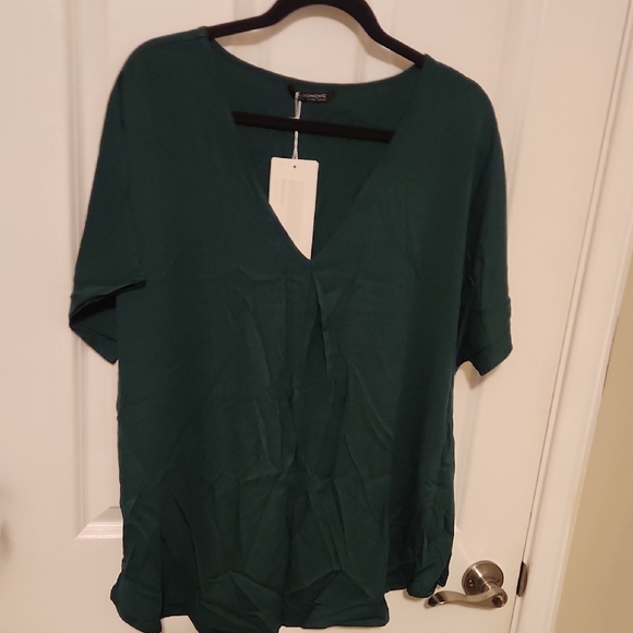 BloomChic Tops - BloomChic Emerald Green V-Neck Blouse
